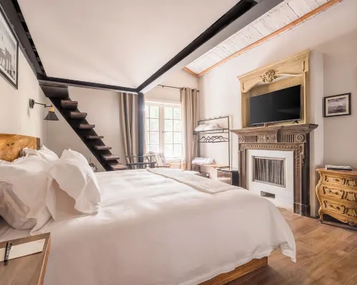 The Mark Hotel Hotels near Arcos Bosques Tower