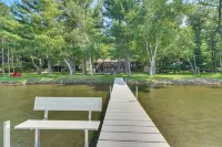 Spacious Luxury Cabin w/ Deck & Dock on Bone Lake - 3 stjerner