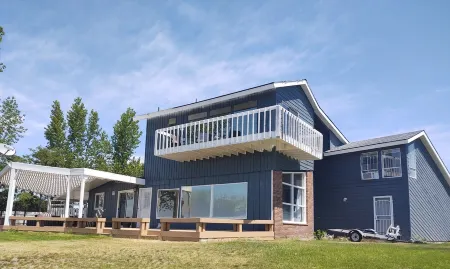 Oasis Retreat at The Lake! King Bed