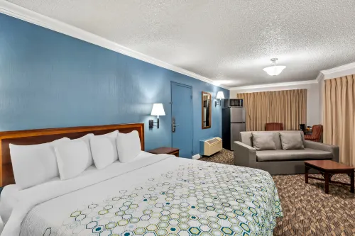 HomeTowne Studios Yuba City Bonanza - Marysville Hotels in Linda