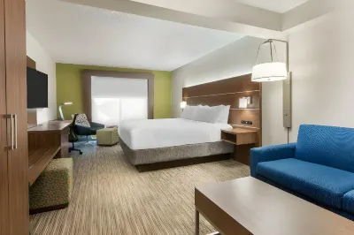 Holiday Inn Express & Suites Bentonville Hotels in Bentonville