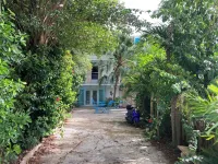 Cozy apartment in Culebra with large courtyard, kitchen, WiFi and more!