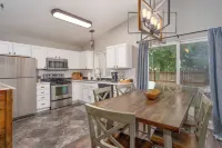 Central Hayden Retreat • Fireplace, Fast WiFi, Fire Pit, Garage Park, DreamCloud Hotel a Hayden