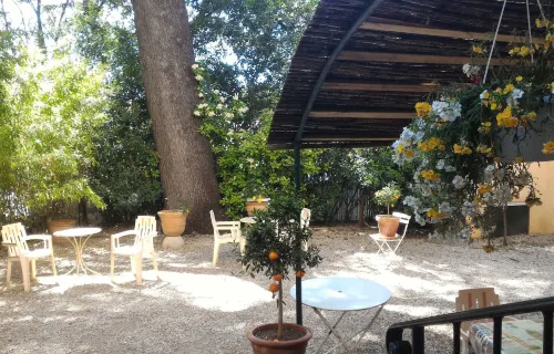 Hôtel le Victoria Hotels in Montferrat