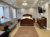 Luxury Spacious Studio in Woodside Plaza