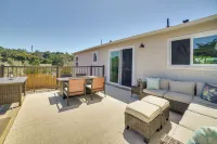 Modern Del Rey Oaks Retreat: 2 Mi to Monterey Bay! Hotels in Carmel Valley