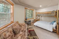 Luxury Custom Home at North Shore; Minutes to Northstar;  Walk to Beach Отели рядом с достопримечательностью «Парк Север Тахо Риджинал»