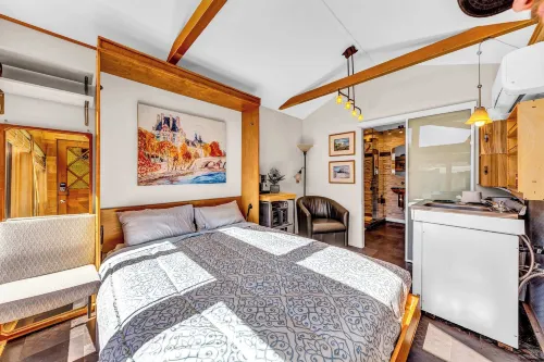 Snuggle Inn A Romantic Couples Retreat!