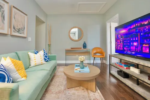 Sky Walk at the Hillside / 3Br Suite Near NYC and Newark Airport Sleeps 8