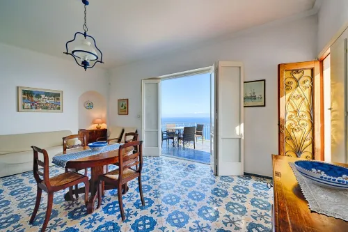 Beautiful Villa with magnificent terrace overlooking the sea