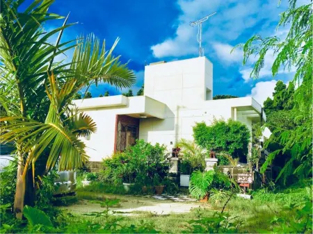 Milk-ya Women-Only Guest House Отели рядом с достопримечательностью «Lazor Garden Alivila Cristea Church»