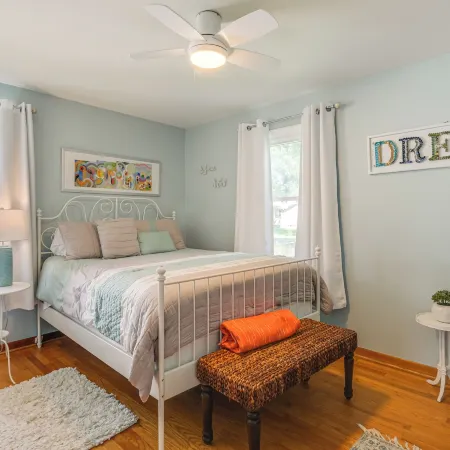 < 1 Mi to Colonial Beach: Coastal Gem w/ 2 Porches
