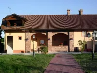 أغريتوريسمو إيزوريلا Hotels near Formont