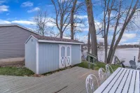 Beautiful 4-bedroom  Lake Front Cottage with HOT TUB & rentable BOAT Hotels in White Lake charter Township