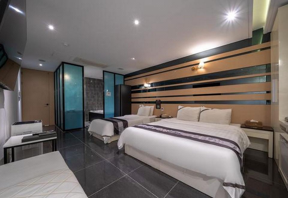 2. 호텔 큐브 송도..