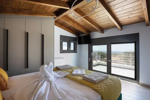 Pelagria Villa, a Sun-Kissed Path to the Beach