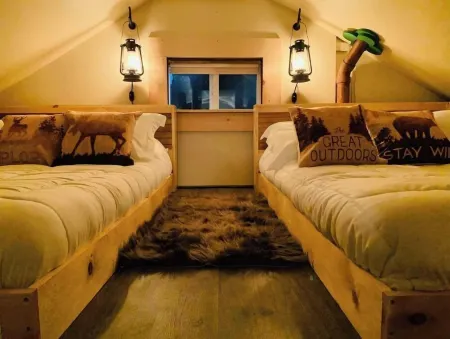 The Eagles Nest! ☀Four Seaon Lakeside Retreat☀ Отели в г. Гудзон