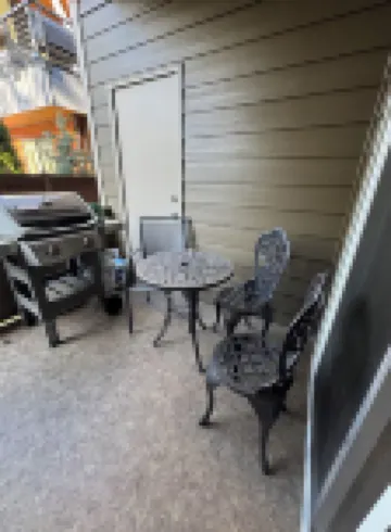Family & Pet Paradise  2BR 2BA Home, Fenced Yard, Private Wi-Fi, Great Location