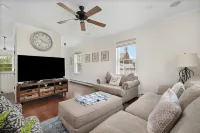 State & Hope St - On parade route. Close to water!