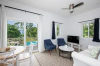 Laughing Bird Suites Hotels near Cistern Cay Beach