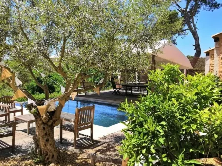 Chambre d'Hôtes au Domaine du Soleil Couchant Отели в г. Сен-Лоран-де-ла-Кабрерис