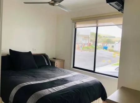 Adorable 2 Bedroom Cabin in Holiday Park Отели рядом с достопримечательностью «Apollo Bay Camp Grounds»