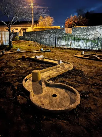 Entre Nous "Au Troglo" Troglodyte house with jacuzzi Отели в г. Дуэ-ан-Анжу