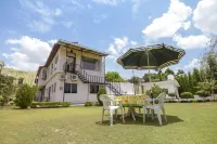 FAMILY VACAY @ BOUTIQUE GARDEN FARM Hotel a 