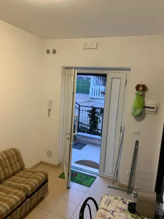 Two-room apartment opposite Coppito Hospital and University, 2.5 km from GDF Отели рядом с достопримечательностью «Fontana delle 99 Cannelle»