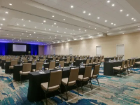 エンバシー スイーツ バイ ヒルトン サン フアン ホテル＆カジノ カロライナのホテル