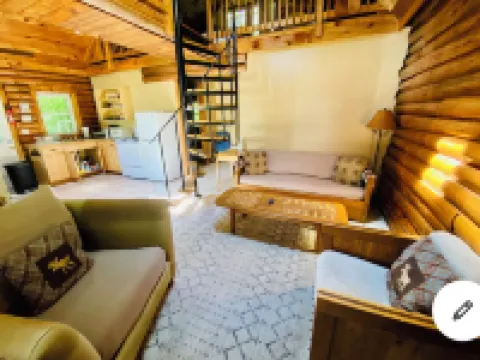 Rustic riverfront cabin- 15 minutes from the Cog Railway and Crawford Notch.