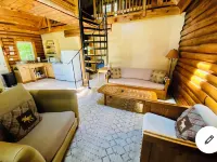 Rustic riverfront cabin- 15 minutes from the Cog Railway and Crawford Notch.
