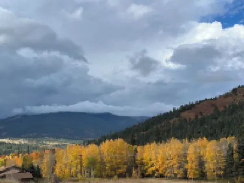 West Peak Cabin in Cuchara, CO 韋爾法諾縣酒店