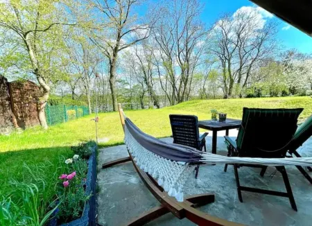 100m2 apartment in a house by the lake + garden near Potsdam Отели в г. Капут