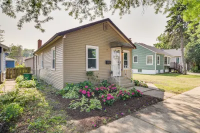 Des Plaines Vacation Rental with Spacious Backyard! Hotels near Lurvey Home & Garden