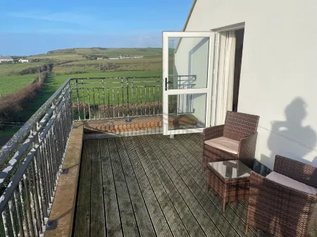 3 bedroom house Отели рядом с достопримечательностью «Замок Данлюс»