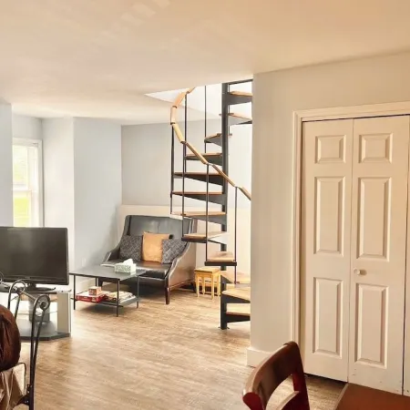 Downtown studio apartment with ROOFTOP DECK