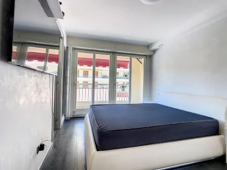 Superbe Appartement 3 Pièces Juan-les-pins 200m des Plages Отели рядом со станцией Antibes-Juan les Pins Train Station