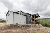 NEW! Lake View! Access to Ideal Beach, Pools, Mini Golf and more. 2 King Suites