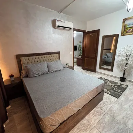 Luxury Downtown Apartment with Stunning View – 3 Bedrooms, Sleeps 8,  2 Bathroom