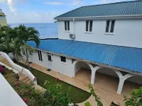 Cozy One-Bedroom Apartment with Stunning Views Отели в г. 