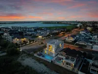 Oceanfront Retreat / Stunning Views, Pool & Luxury