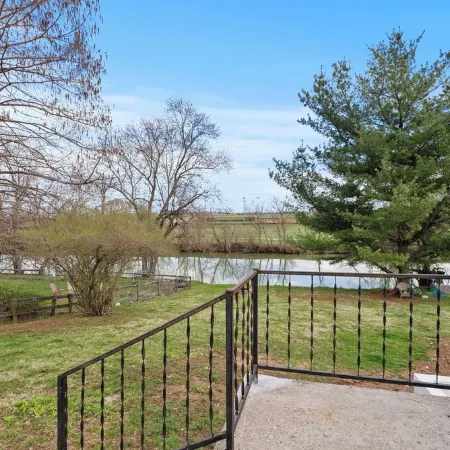 Elkhorn Cottage - Peaceful Creekside Stay