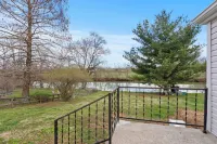 Elkhorn Cottage - Peaceful Creekside Stay
