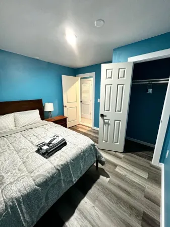 2 bedroom apartment in at NJ/NYC/EWR/SEC 1 bathroom. sitting room and Kitchen Отели рядом с достопримечательностью «Технологический институт Нью-Джерси»