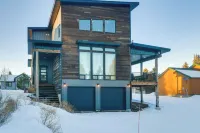 Modern Island Park Cabin ~ 23 Mi to Yellowstone!