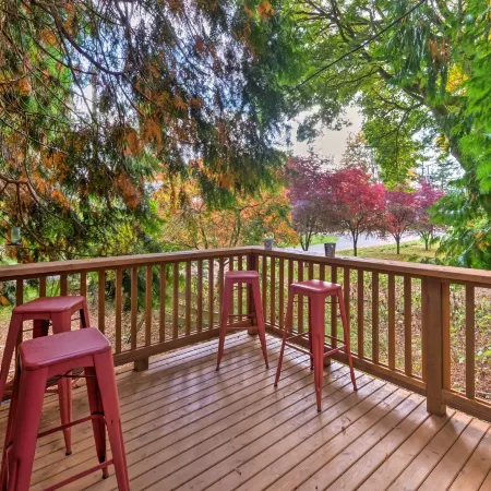 House w/ Deck on Whidbey Island, 1 Mi from Shore!