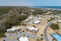 Beach Access - Cozy  2-BD Pet Friendly Kitty Hawk Condo with pool, W&D, tennis