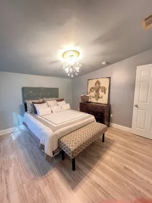 Charming 2-bedroom townhome 5 mins from Airport