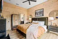 Lakefront home with retro accents, private pool, and private dock. - Chalets